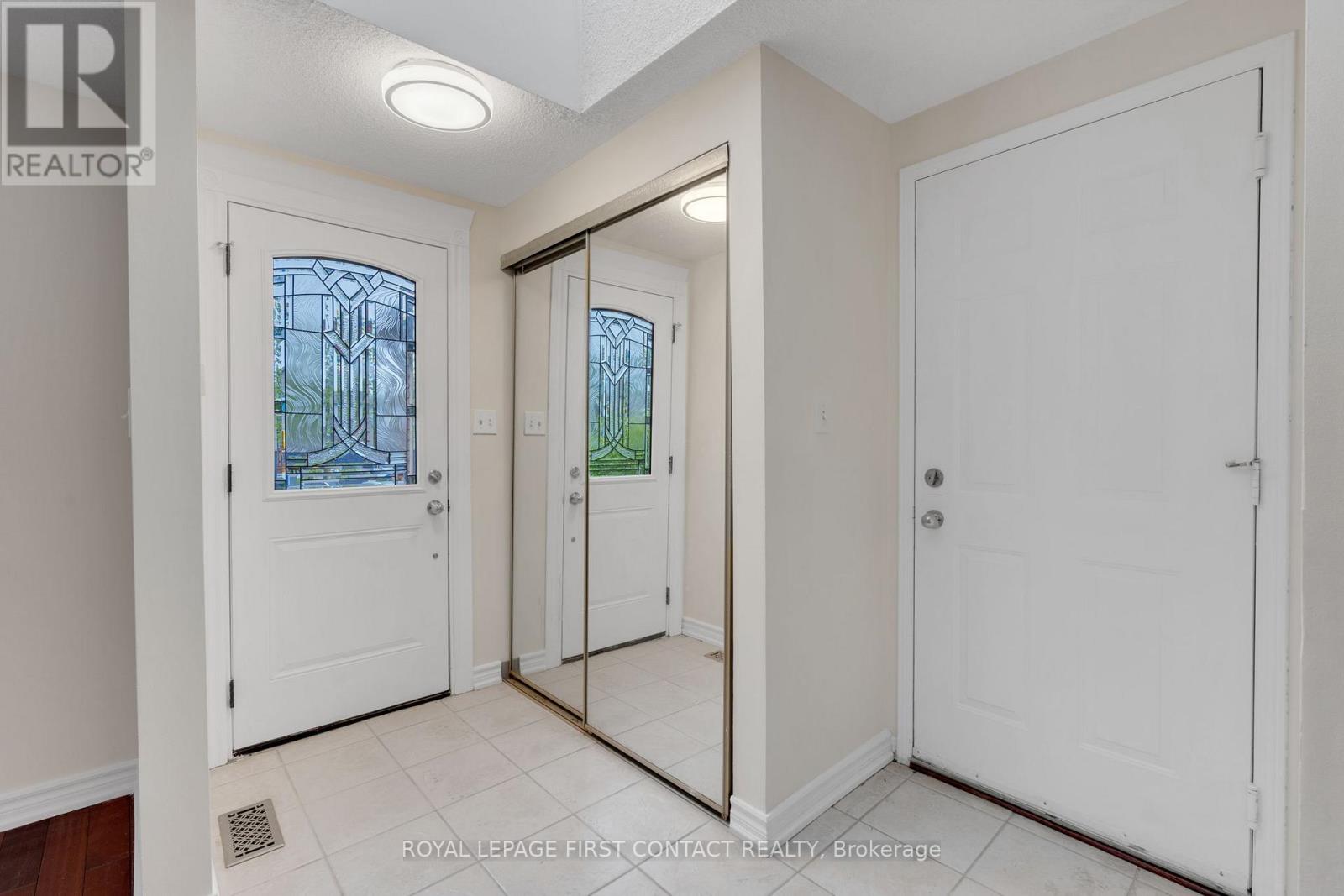 (Main) - 16 Waddington Crescent, Barrie, Ontario  L4N 8C8 - Photo 4 - S12170671
