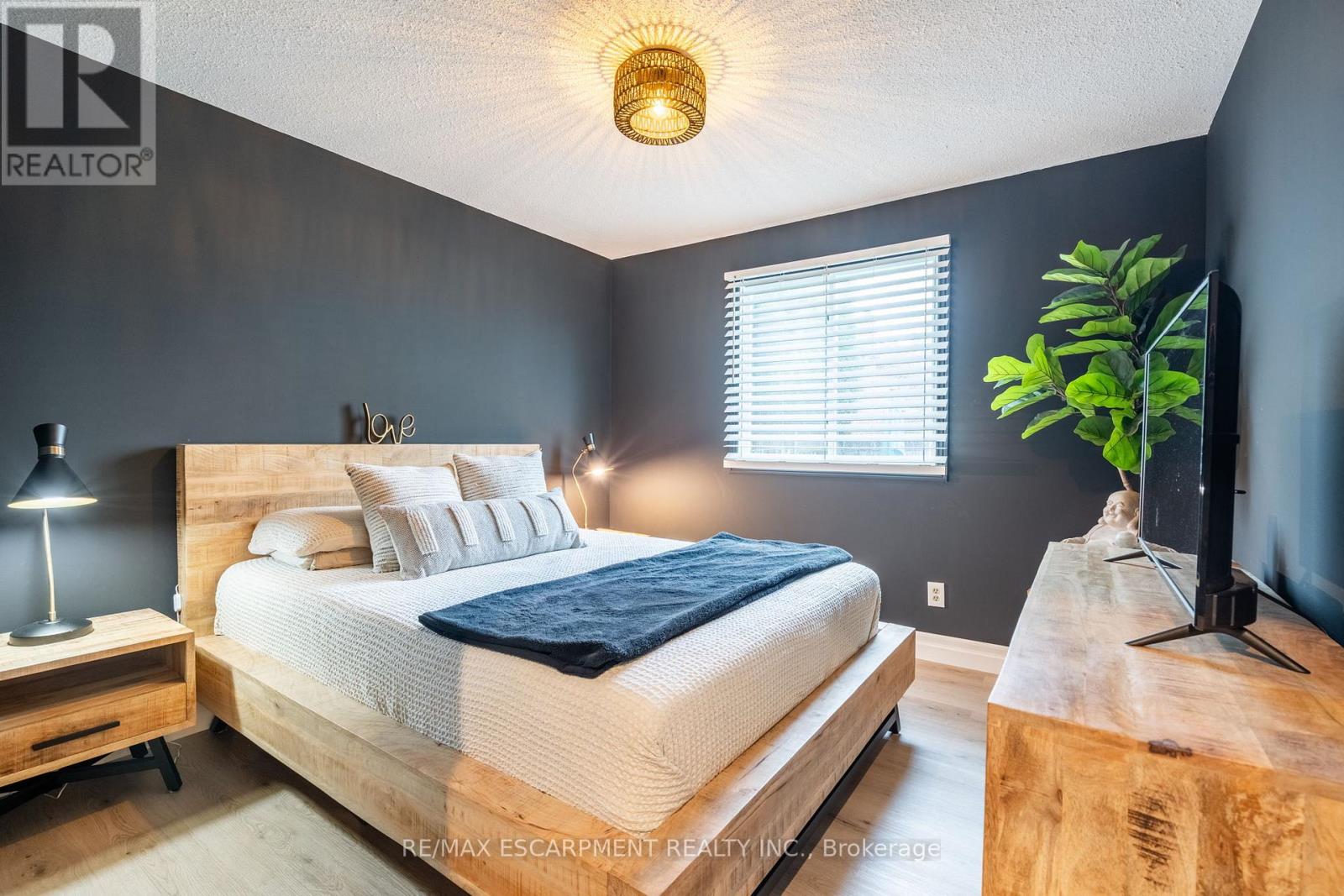 14 Vista Court, Hamilton, Ontario  L9B 1X2 - Photo 39 - X12170679