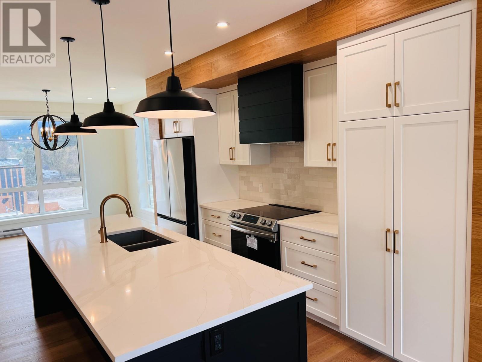 510 14TH Street Unit# 401, Invermere, BC V0A1K0