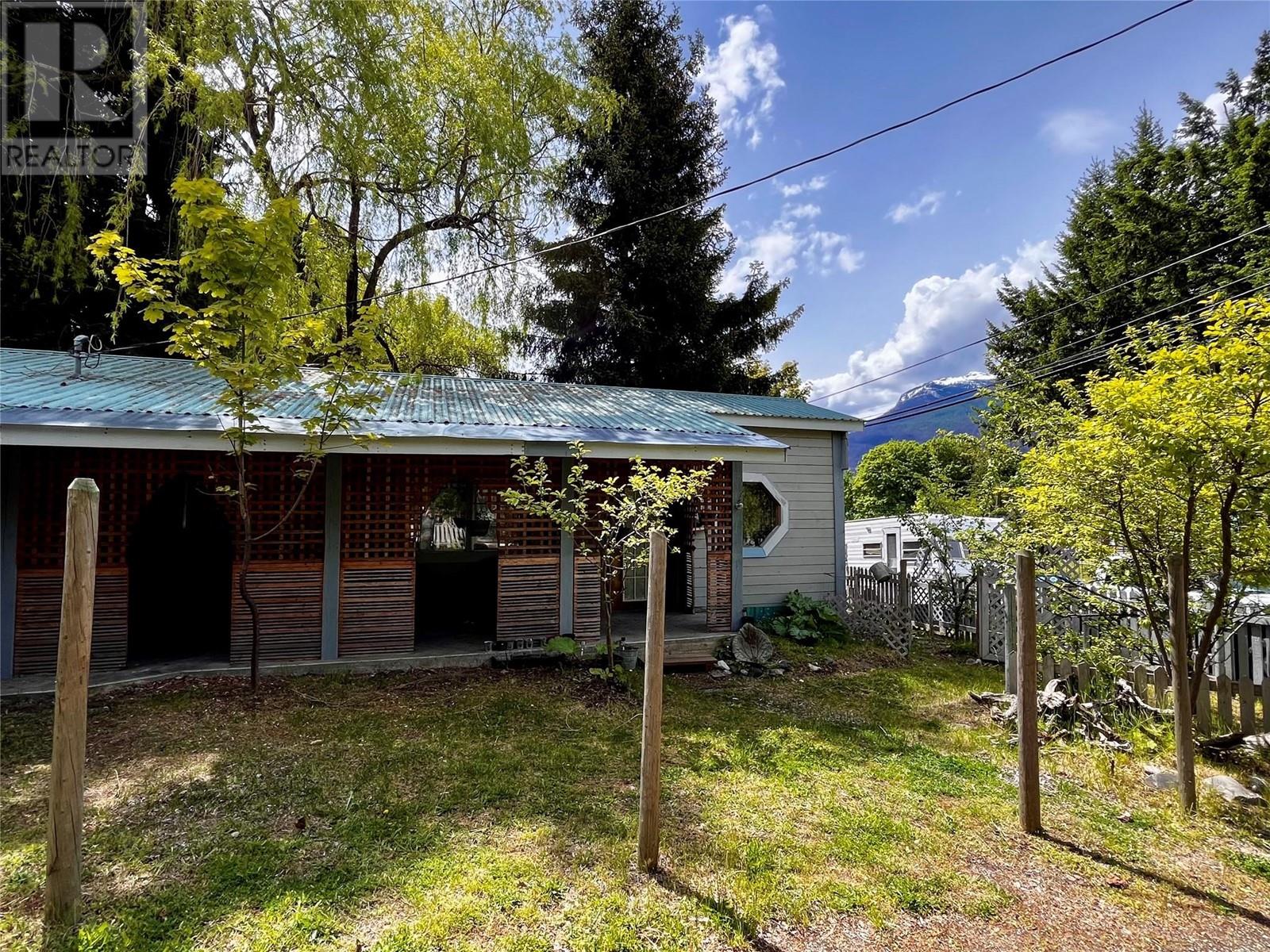 814 Josephine Street, New Denver, BC V0G1S0