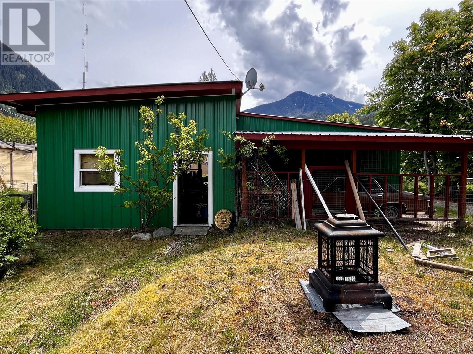 814 Josephine Street, New Denver, BC V0G1S0