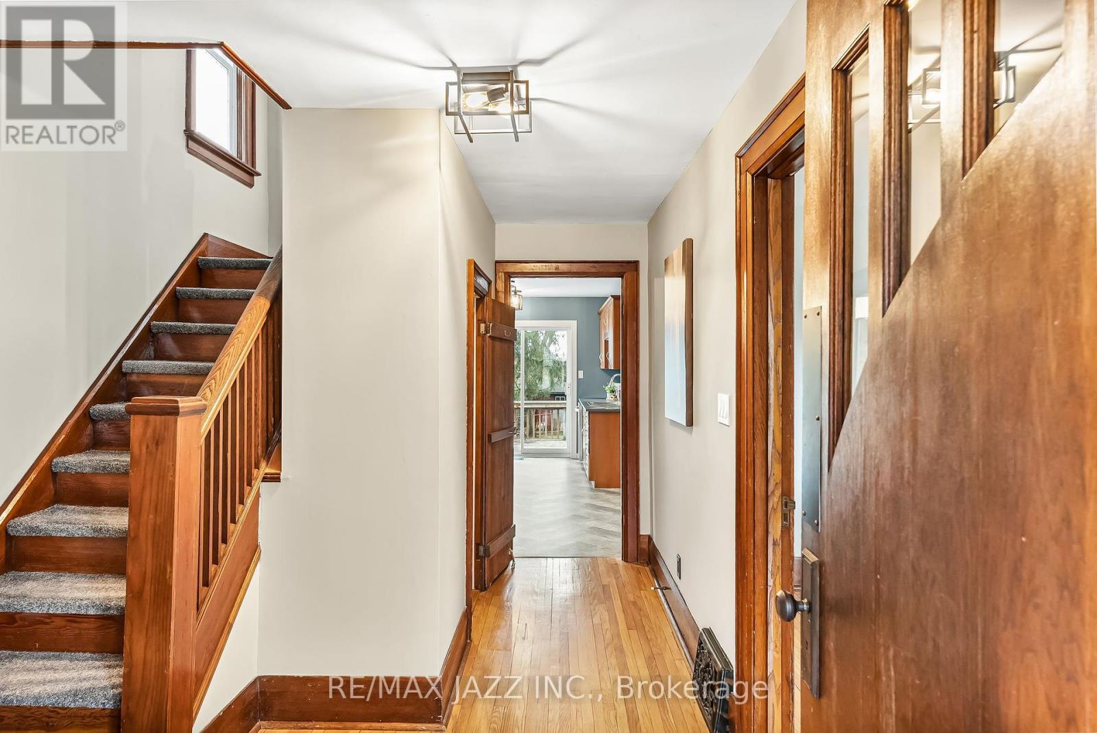 Property at 394 QUEEN STREET image 5