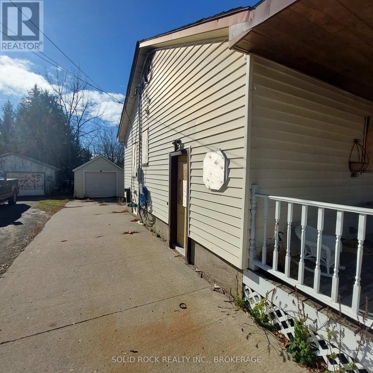 8 Albert Street, Prince Edward County, Ontario  K0K 2T0 - Photo 2 - X12170753