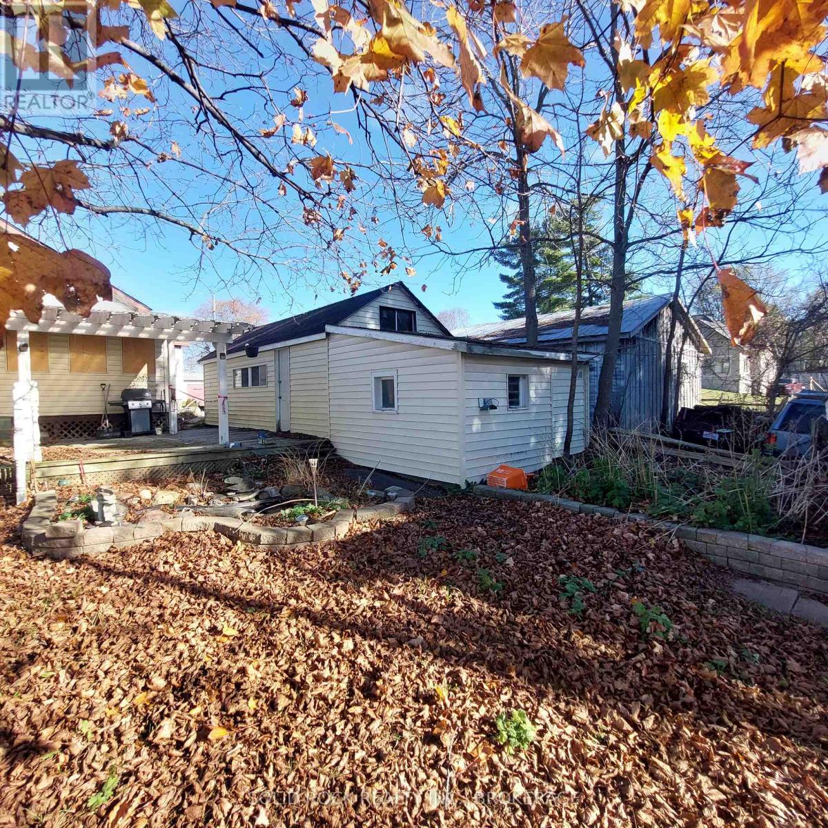 8 Albert Street, Prince Edward County, Ontario  K0K 2T0 - Photo 5 - X12170753