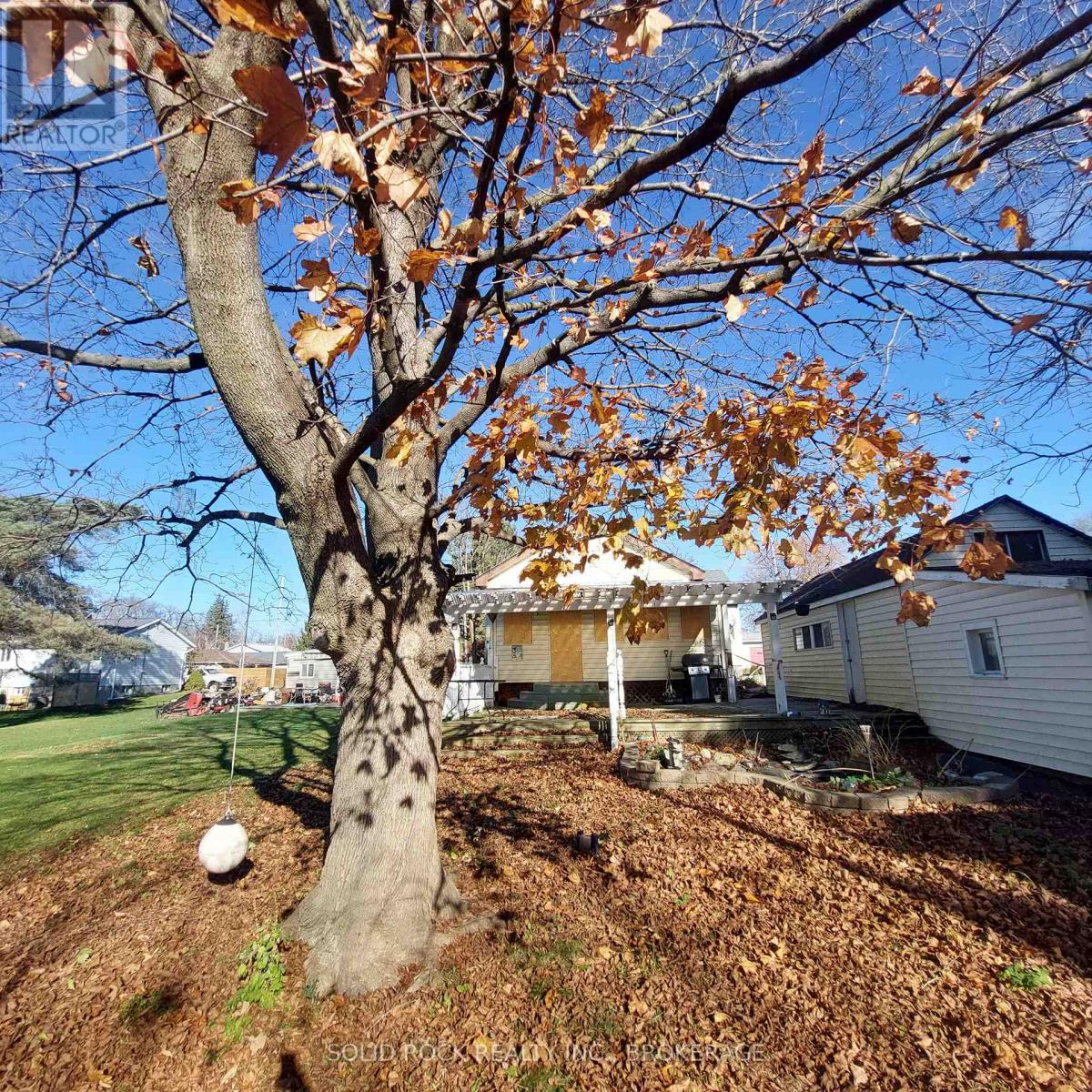 8 Albert Street, Prince Edward County, Ontario  K0K 2T0 - Photo 7 - X12170753