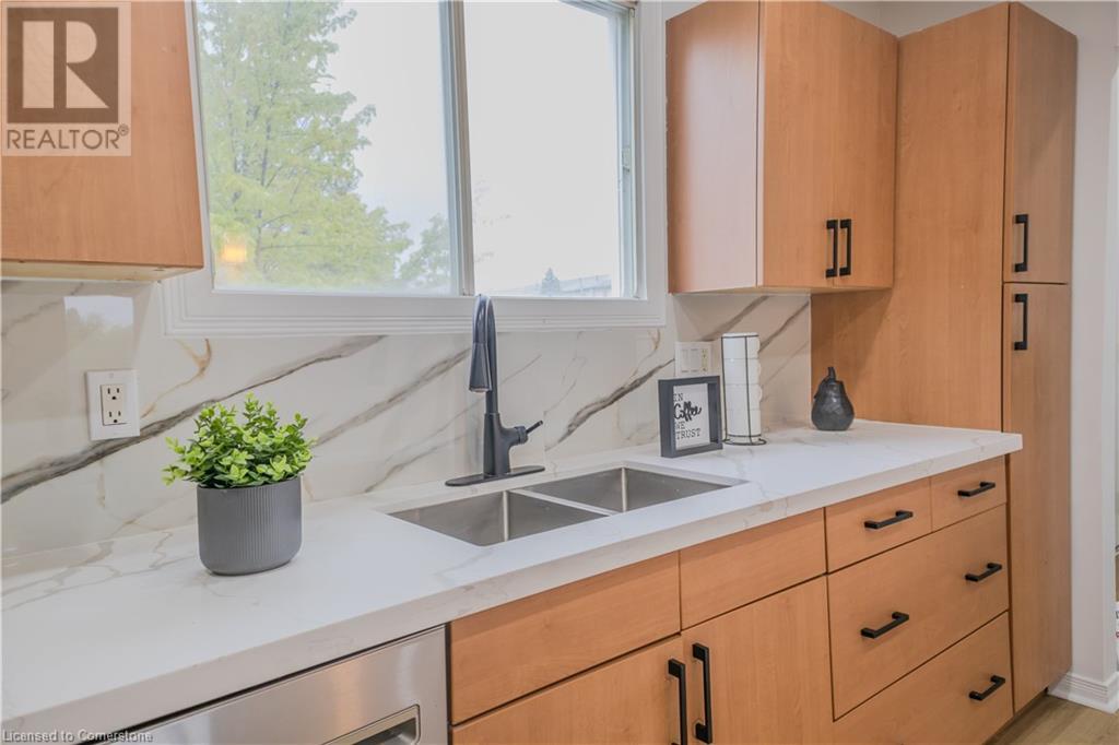 249 Camelot Court Unit# 3, Waterloo, Ontario  N2K 3G5 - Photo 7 - 40733061