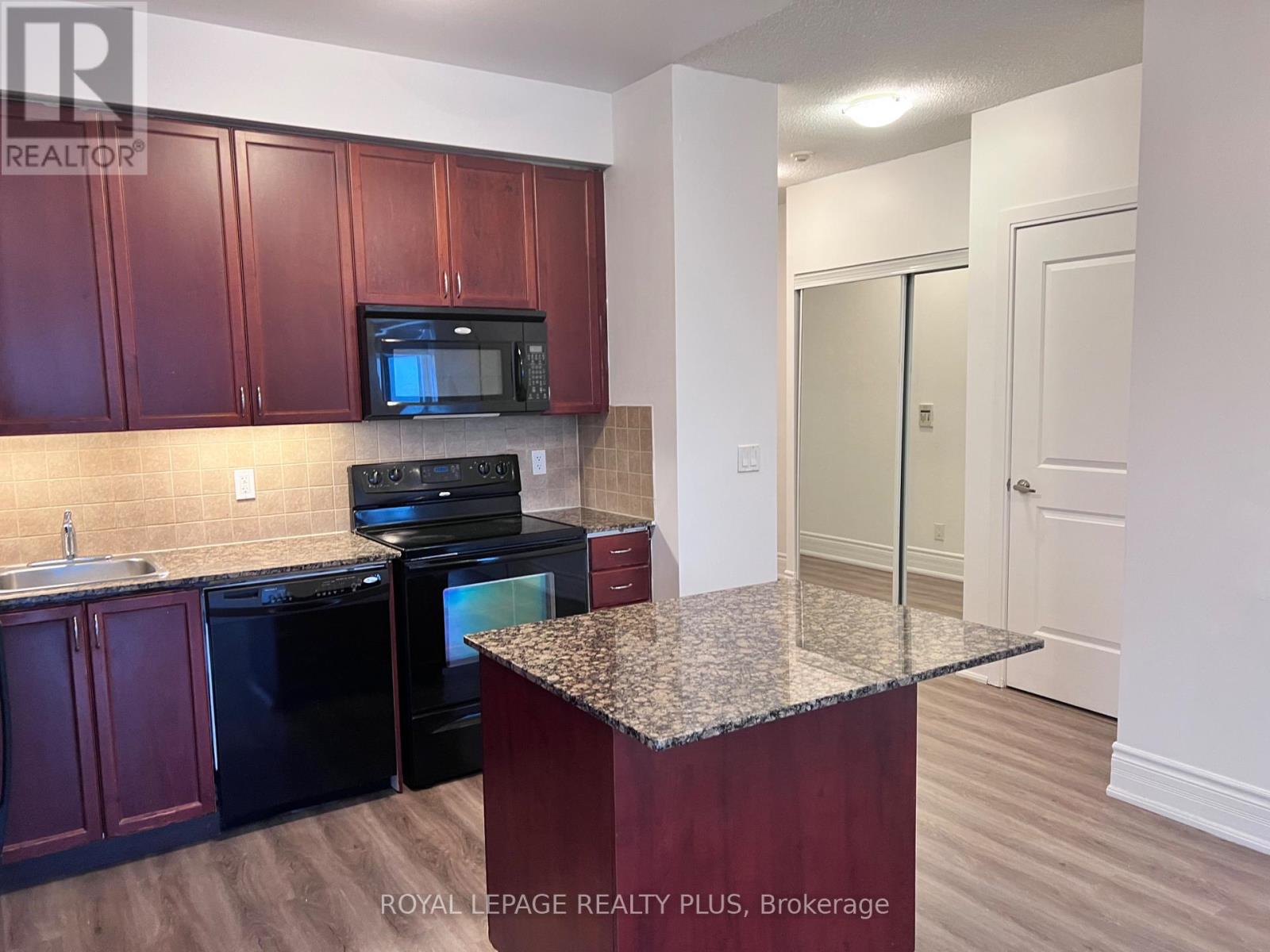 304 - 330 Burnhamthorpe Road W, Mississauga, Ontario  L5B 0E1 - Photo 5 - W12170095
