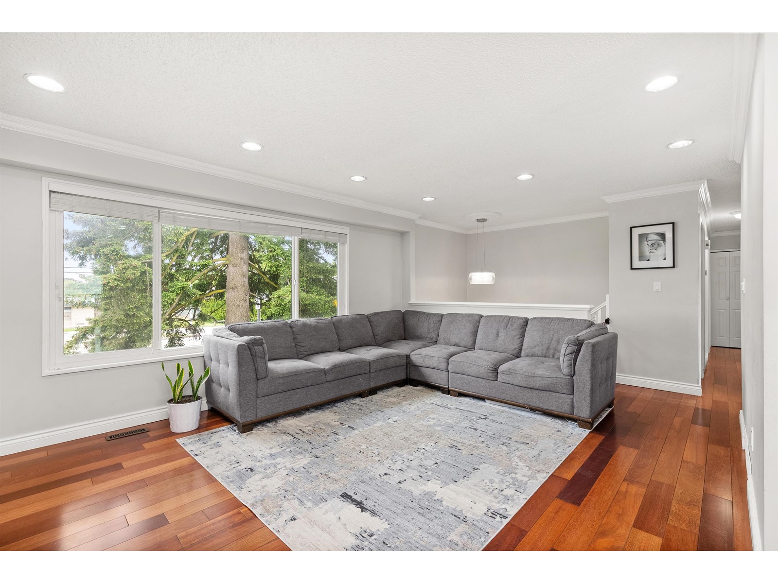 Property at 5840 184 STREET image 3