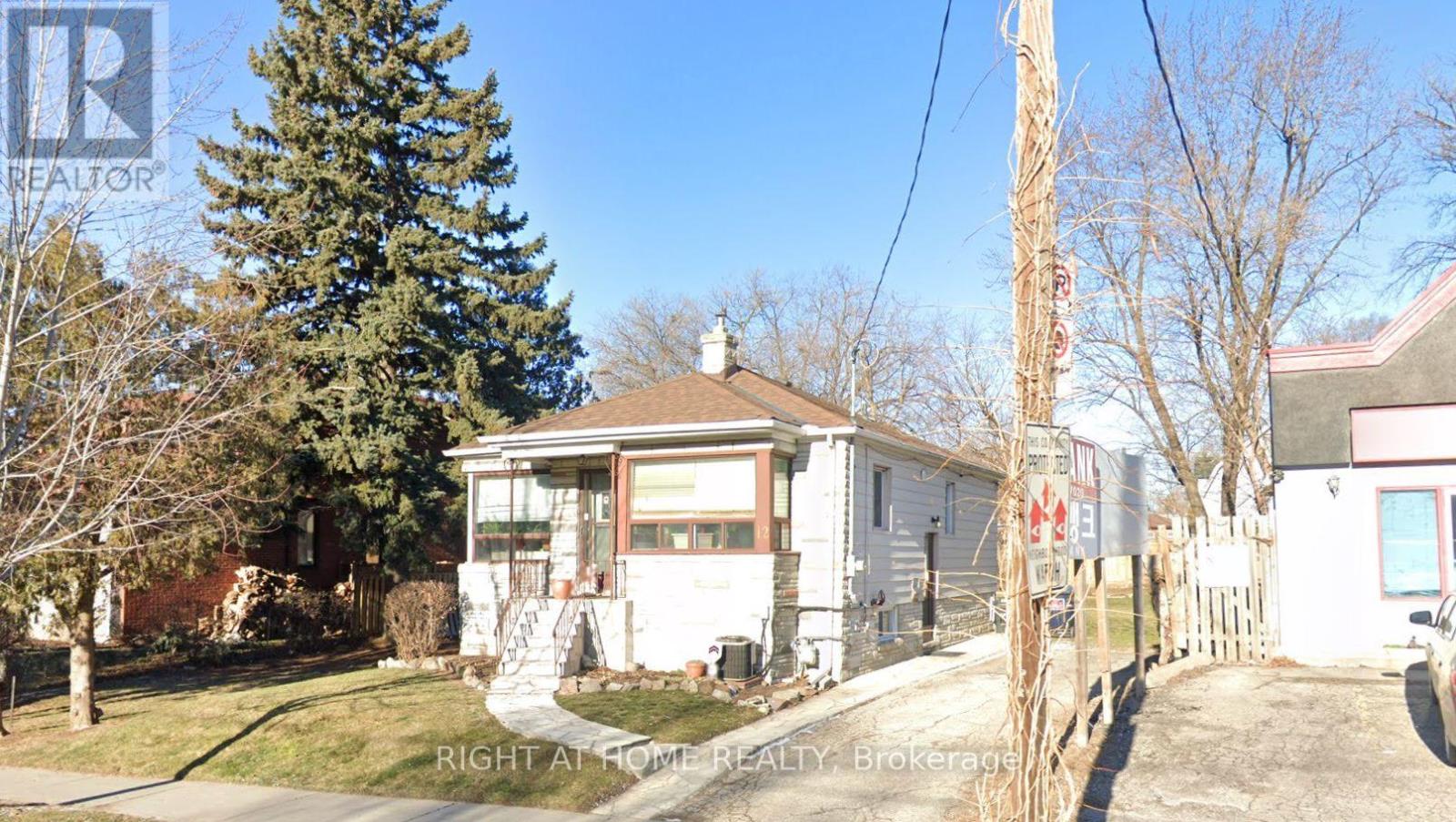 12 CONNAUGHT AVENUE, Toronto, Ontario