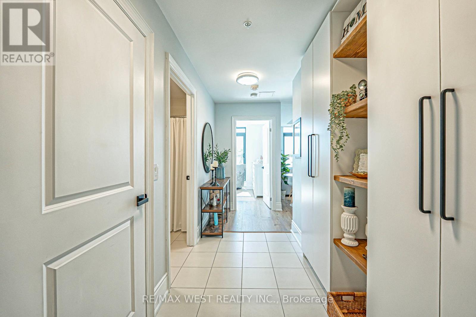 223 - 2522 Keele Street, Toronto, Ontario  M6L 2N8 - Photo 3 - W12158371