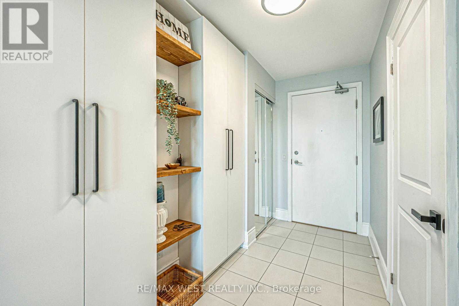 223 - 2522 Keele Street, Toronto, Ontario  M6L 2N8 - Photo 5 - W12158371