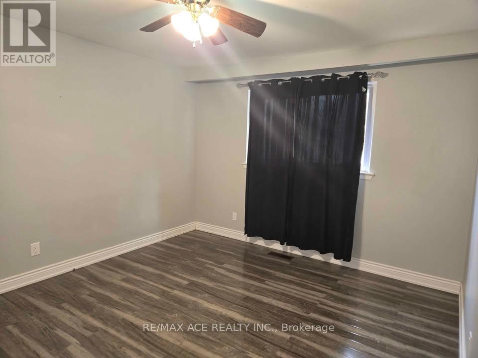 Main - 7022 Chigwel Court, Mississauga, Ontario  L4T 1N4 - Photo 2 - W12163979