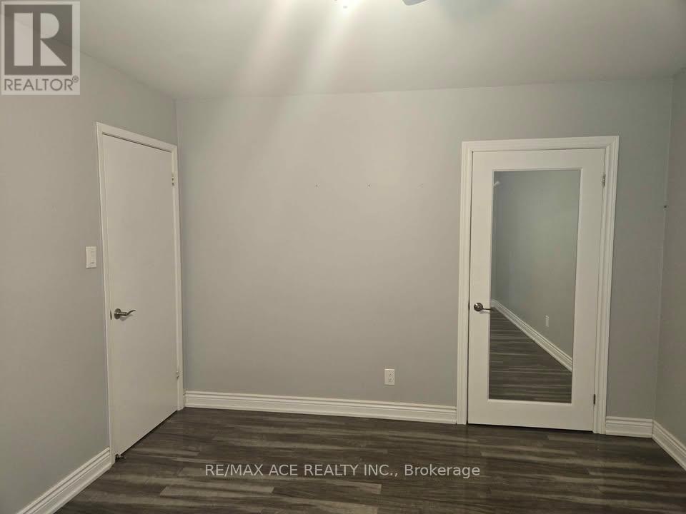 Main - 7022 Chigwel Court, Mississauga, Ontario  L4T 1N4 - Photo 4 - W12163979