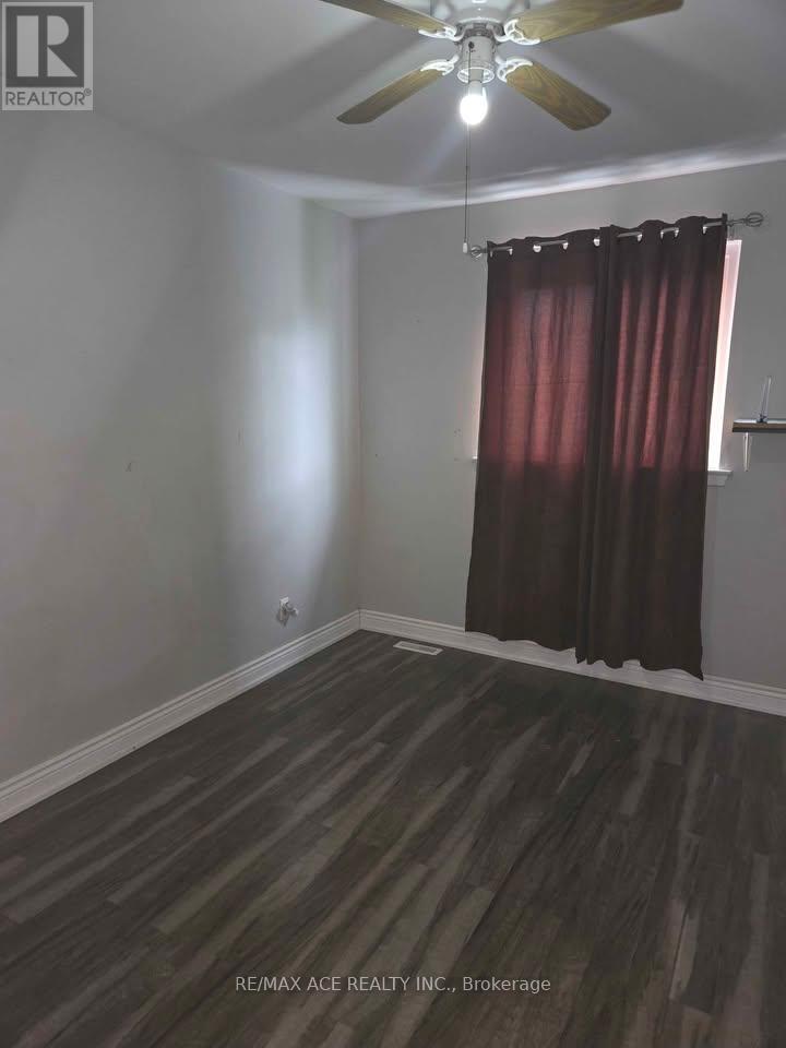 Main - 7022 Chigwel Court, Mississauga, Ontario  L4T 1N4 - Photo 3 - W12163979