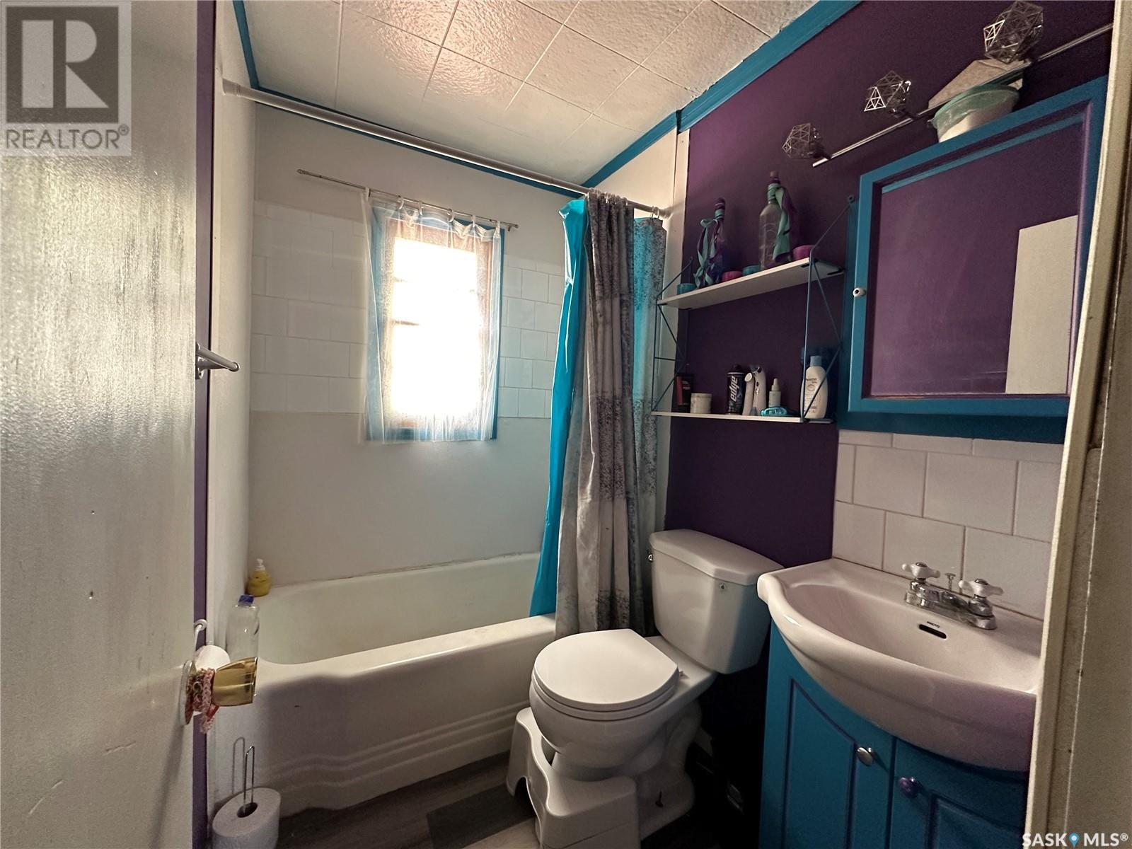 1008 9th Avenue Nw, Moose Jaw, Saskatchewan  S6H 4J5 - Photo 7 - SK007021