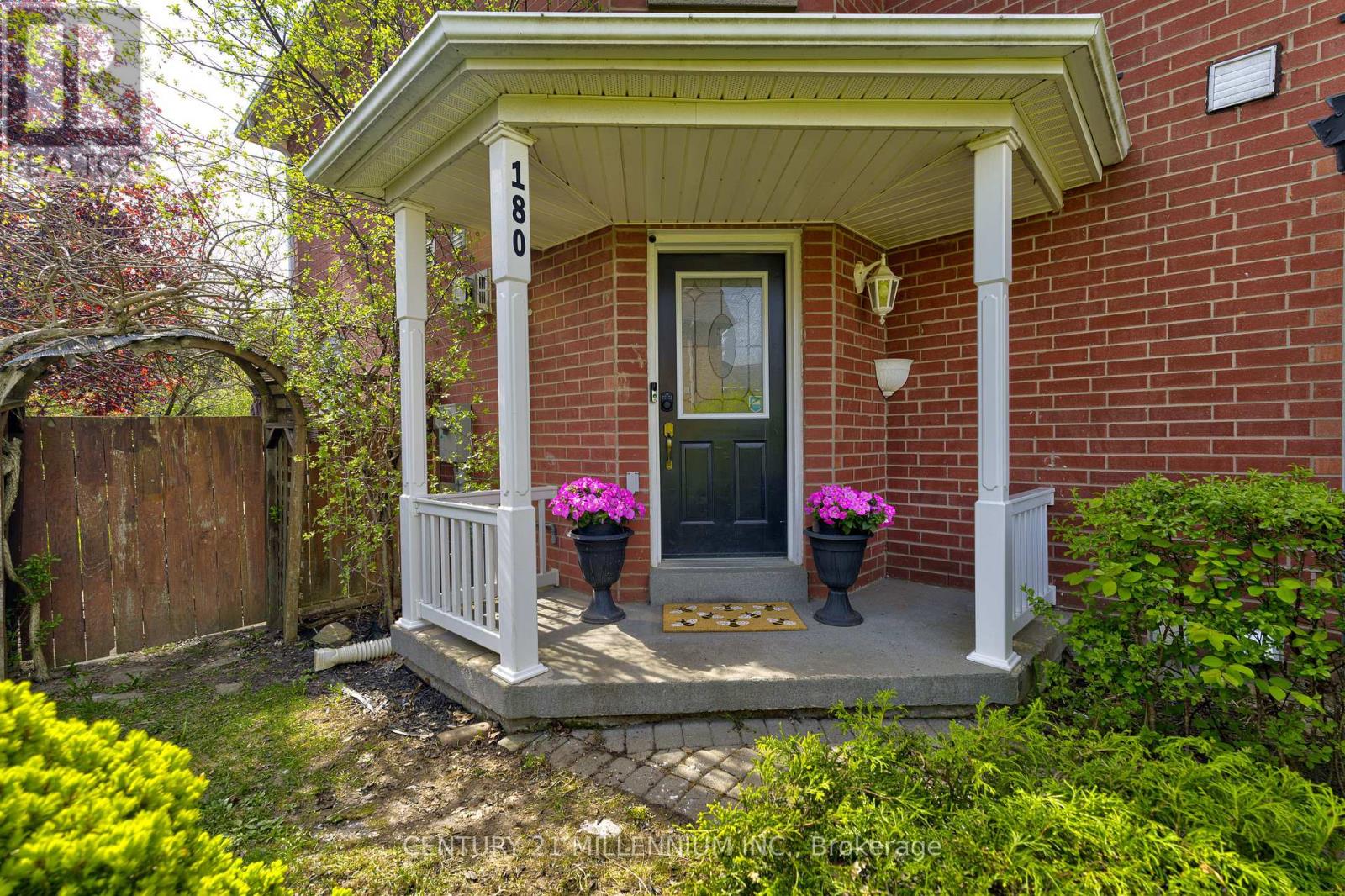 180 Pressed Brick Drive, Brampton, Ontario  L6V 4K6 - Photo 4 - W12170768