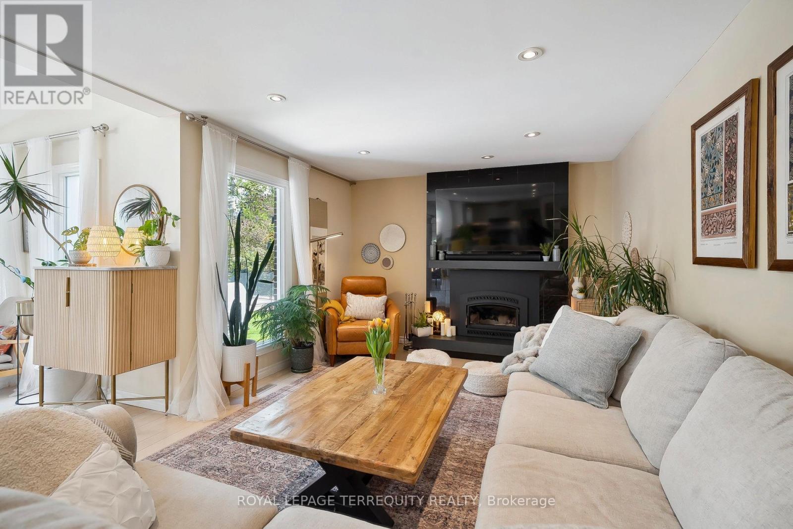 219 Valleyview Court, Oakville (Sw Southwest), Ontario  L6L 5H9 - Photo 11 - W12169509