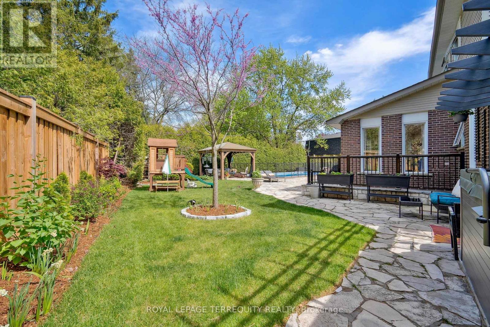 219 Valleyview Court, Oakville (Sw Southwest), Ontario  L6L 5H9 - Photo 42 - W12169509