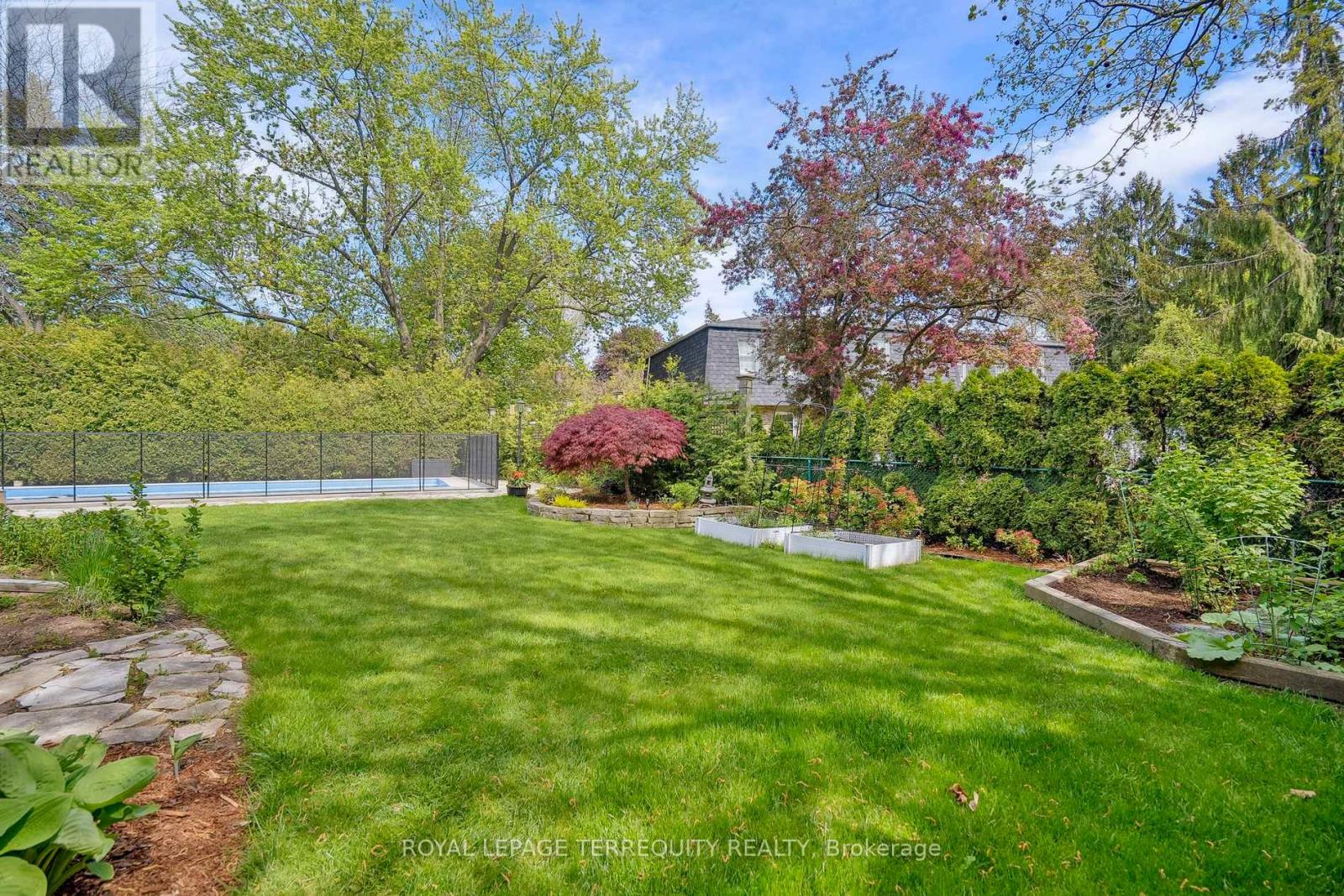 219 Valleyview Court, Oakville, Ontario  L6L 5H9 - Photo 45 - W12169509