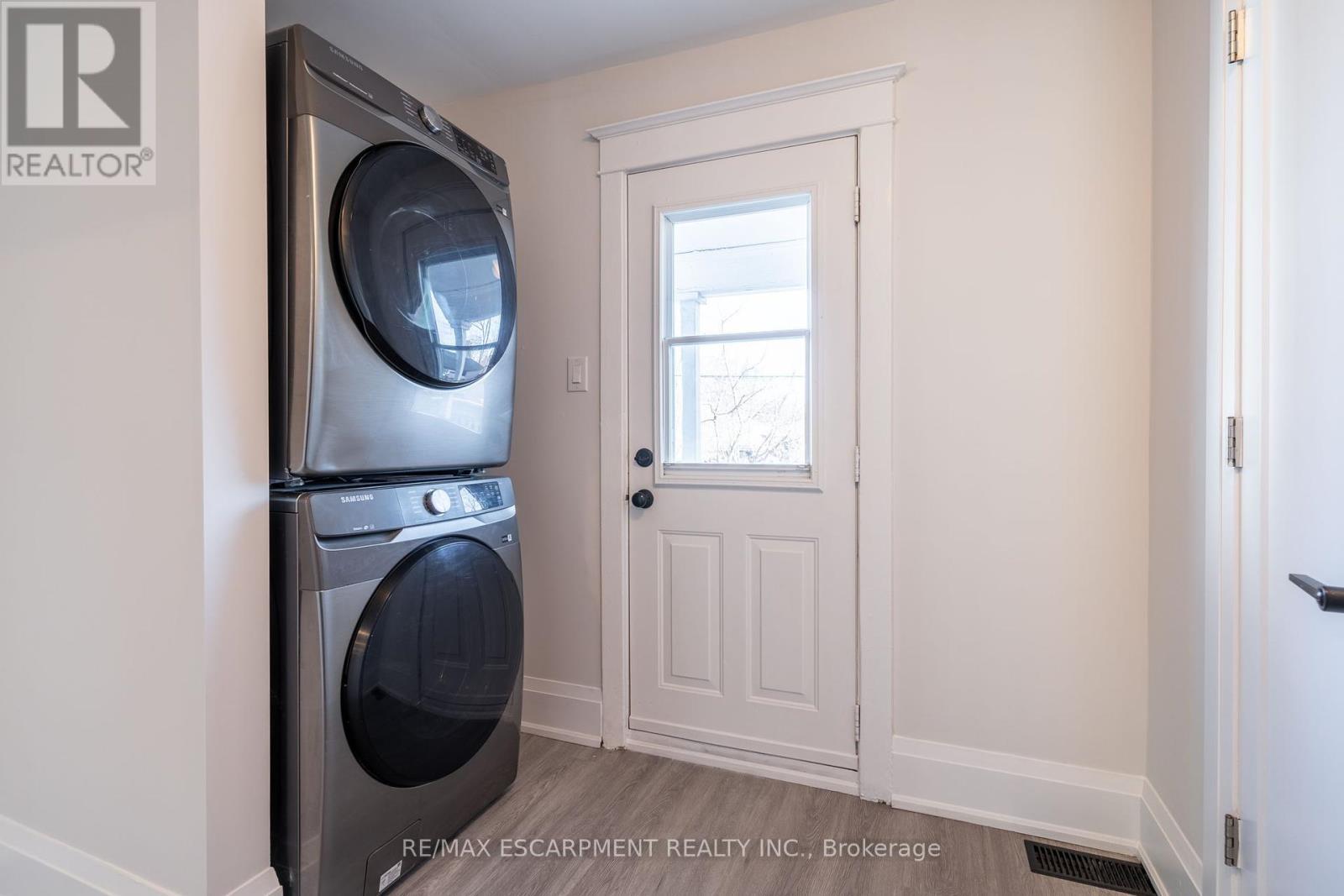 33 Dalkeith Avenue, Hamilton, Ontario  L8L 3J3 - Photo 11 - X12170739