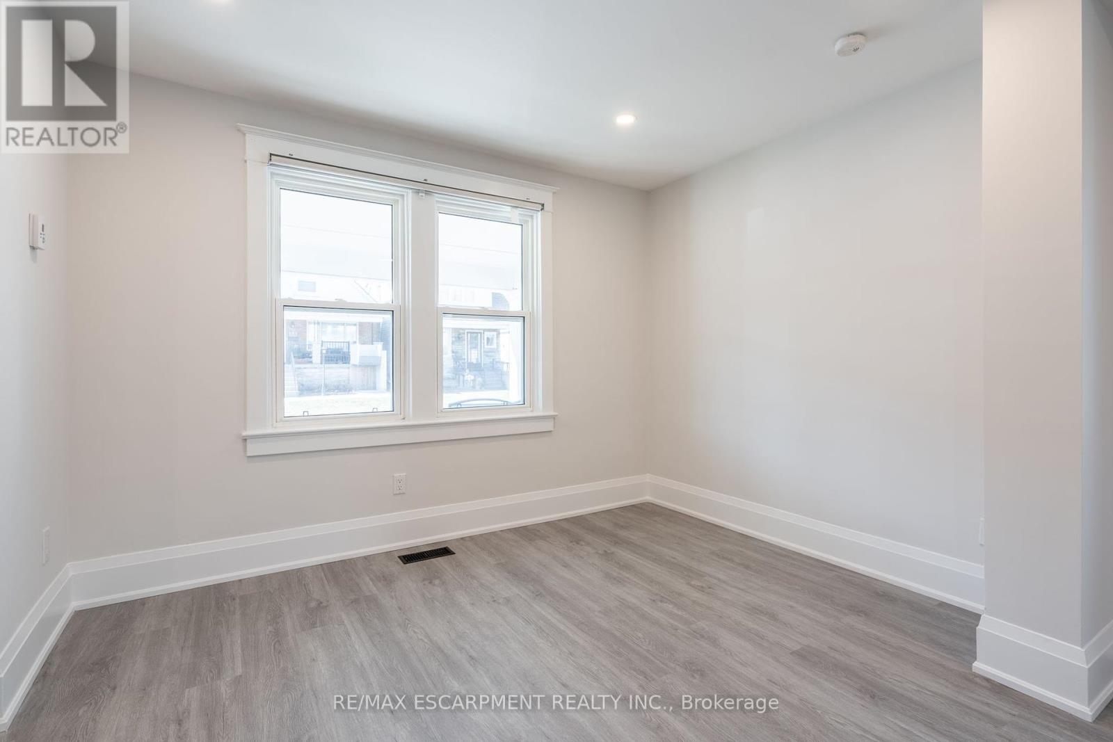 33 Dalkeith Avenue, Hamilton, Ontario  L8L 3J3 - Photo 5 - X12170739