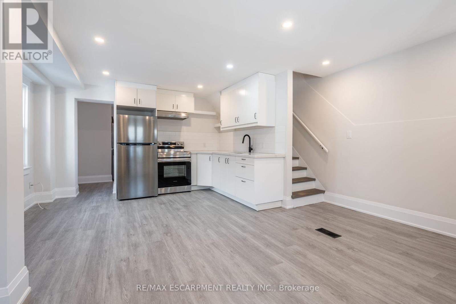 33 Dalkeith Avenue, Hamilton, Ontario  L8L 3J3 - Photo 6 - X12170739