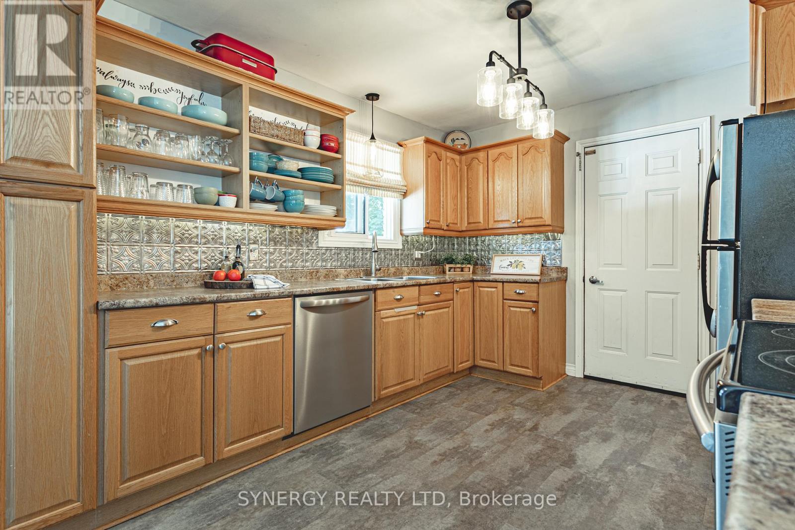 154 Water Street, Southwest Middlesex, Ontario  N0L 1M0 - Photo 8 - X12170807