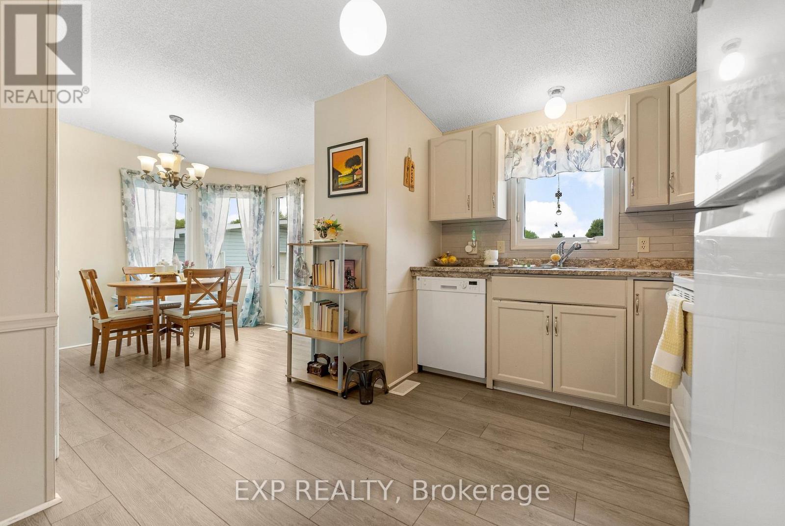 25 Sunset Lane, Horton, Ontario  K7V 0A5 - Photo 6 - X12170813