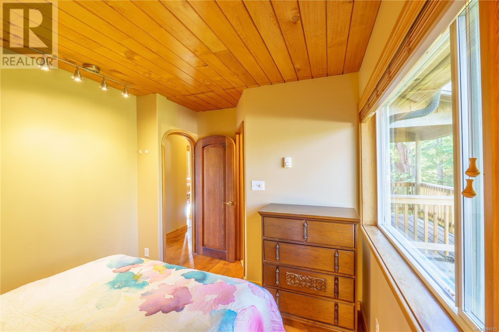 316 Leighton Way, Tofino, British Columbia  V0R 2Z0 - Photo 38 - 984123