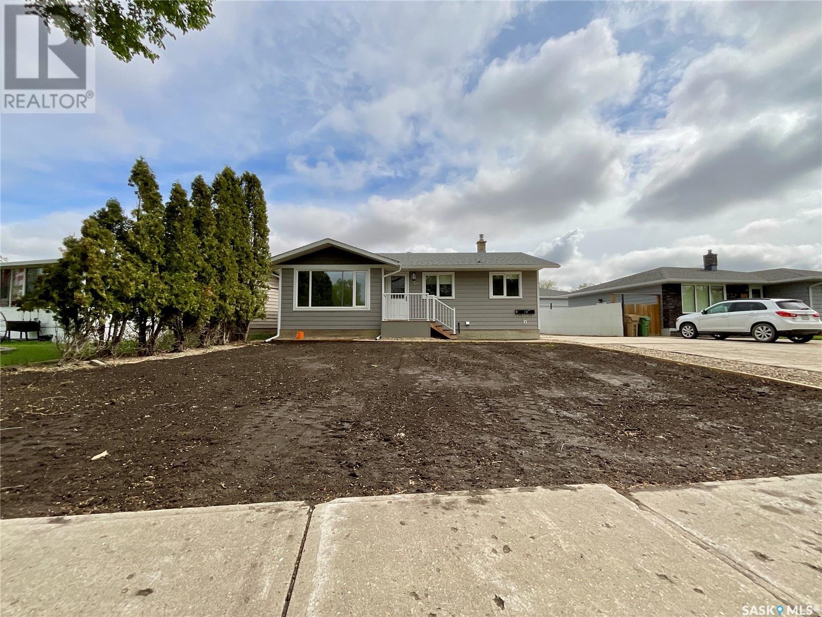56 Upland Drive, Regina, Saskatchewan  S4R 0B9 - Photo 2 - SK007015