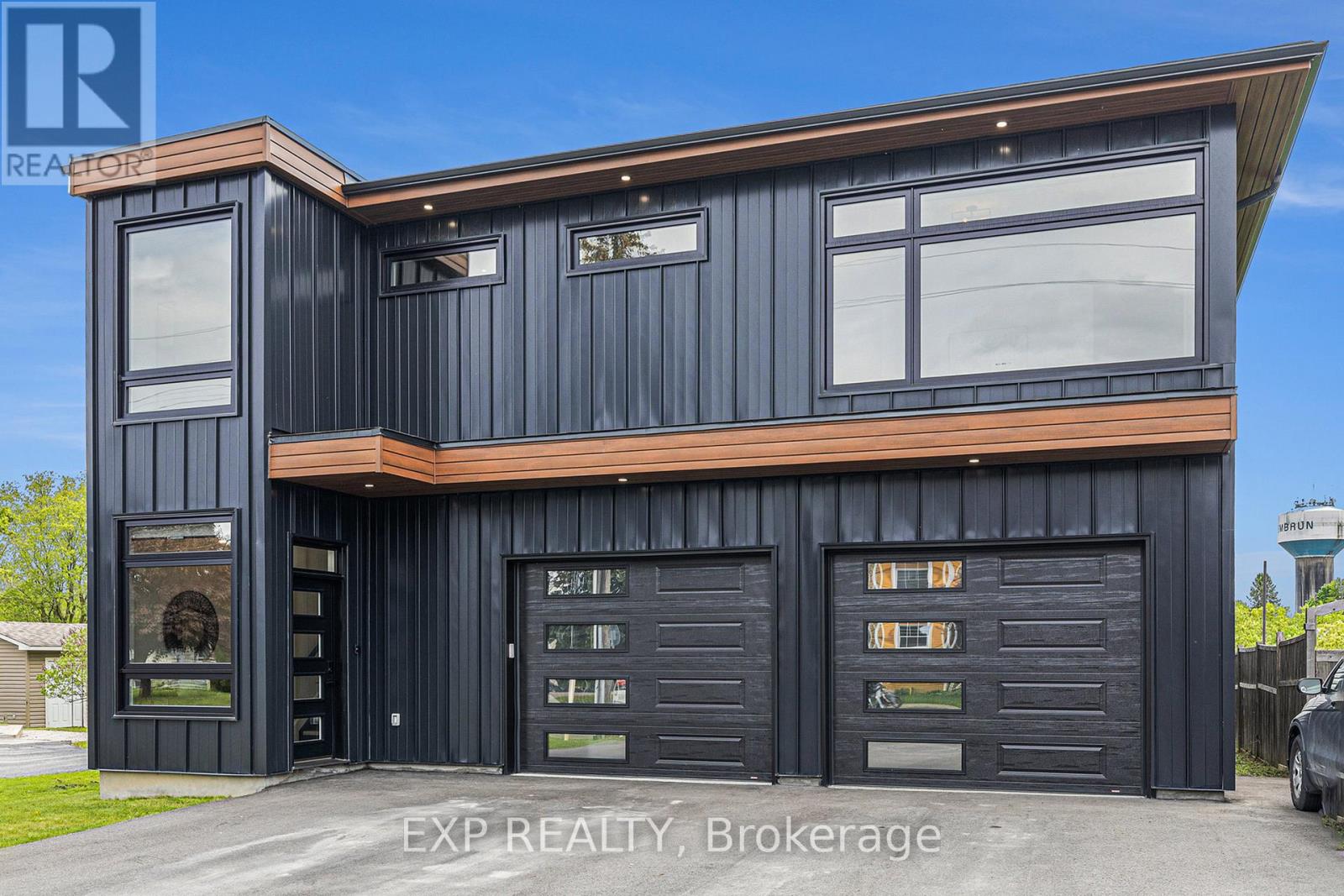 1056 Notre Dame Street, Russell, Ontario  K0A 1W0 - Photo 2 - X12170792