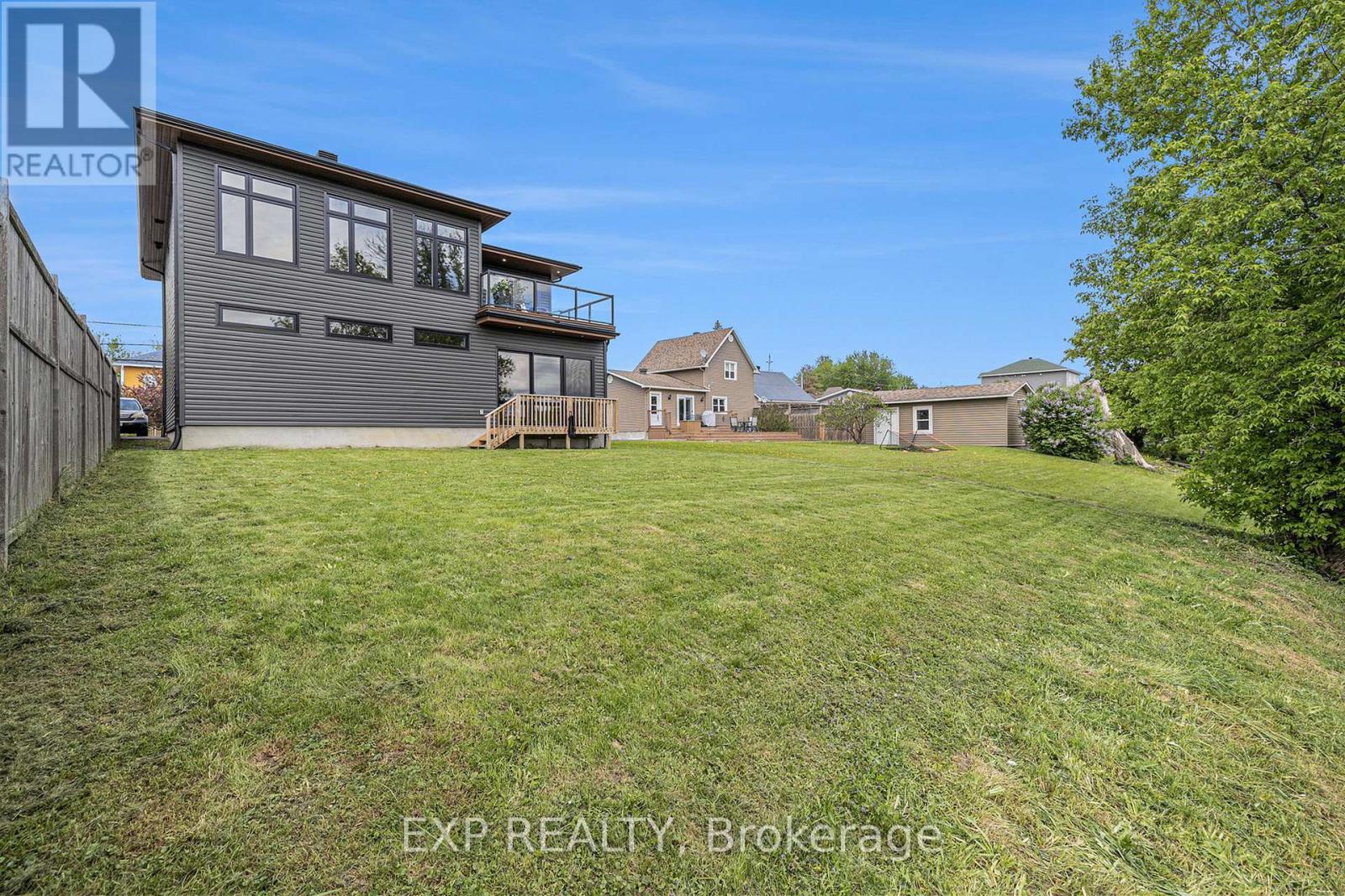 1056 Notre Dame Street, Russell, Ontario  K0A 1W0 - Photo 34 - X12170792