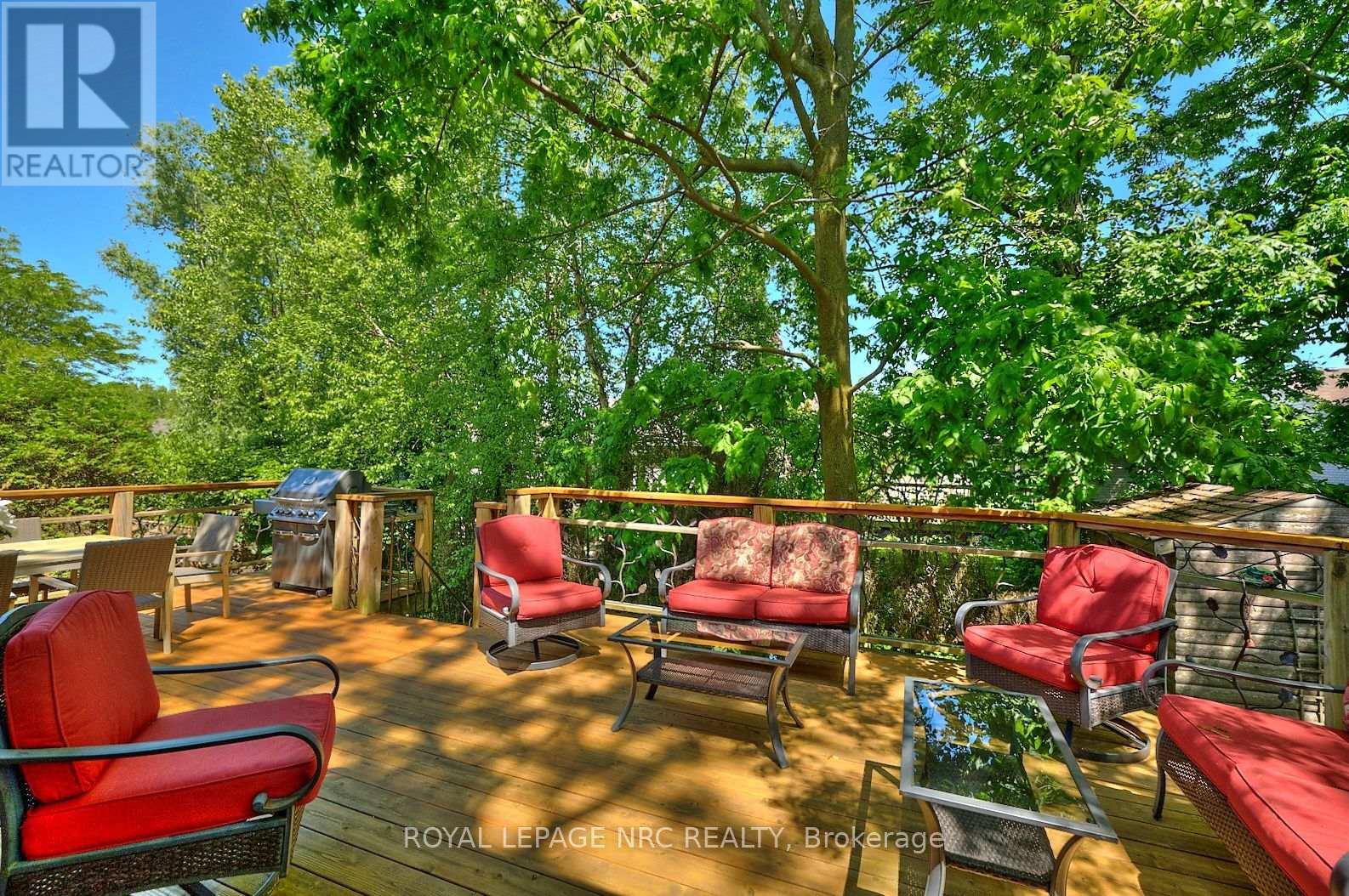7 Scottdale Court, Pelham, Ontario  L0S 1E3 - Photo 5 - X12117136