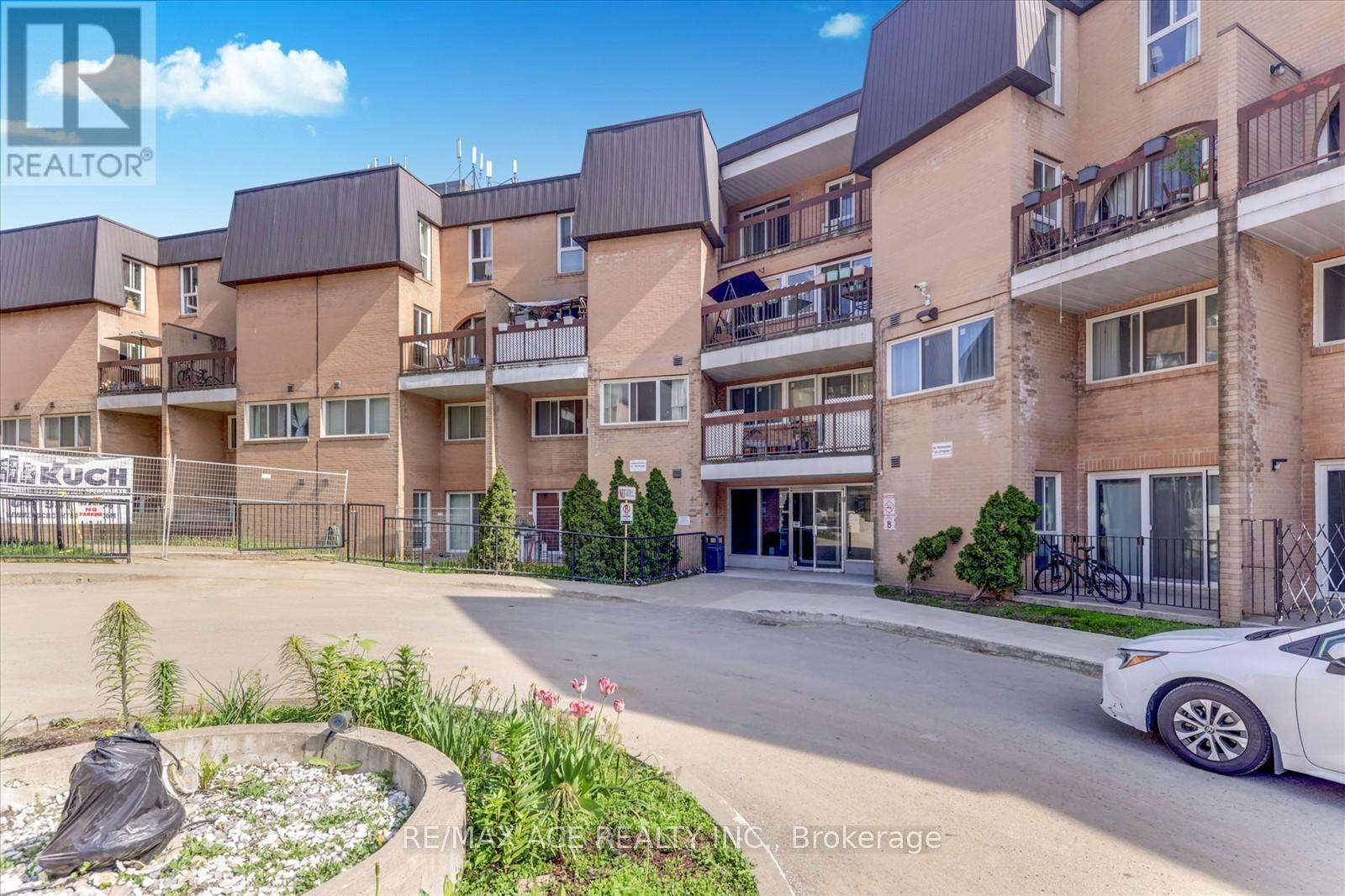 2033 - 100 MORNELLE COURT, Toronto, Ontario