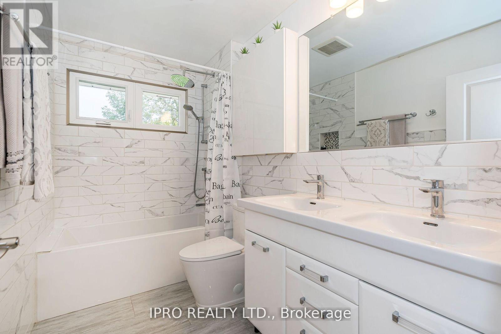 29 Breadner Drive, Toronto, Ontario  M9R 3M3 - Photo 19 - W12086658