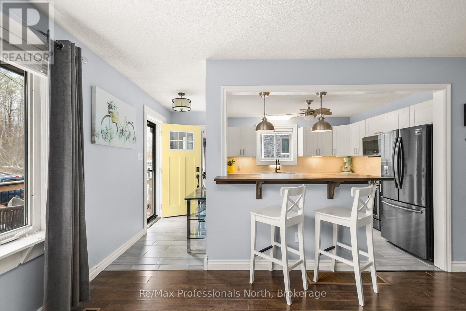 180 Fernwood Drive, Gravenhurst, Ontario  P1P 1P4 - Photo 5 - X12141418