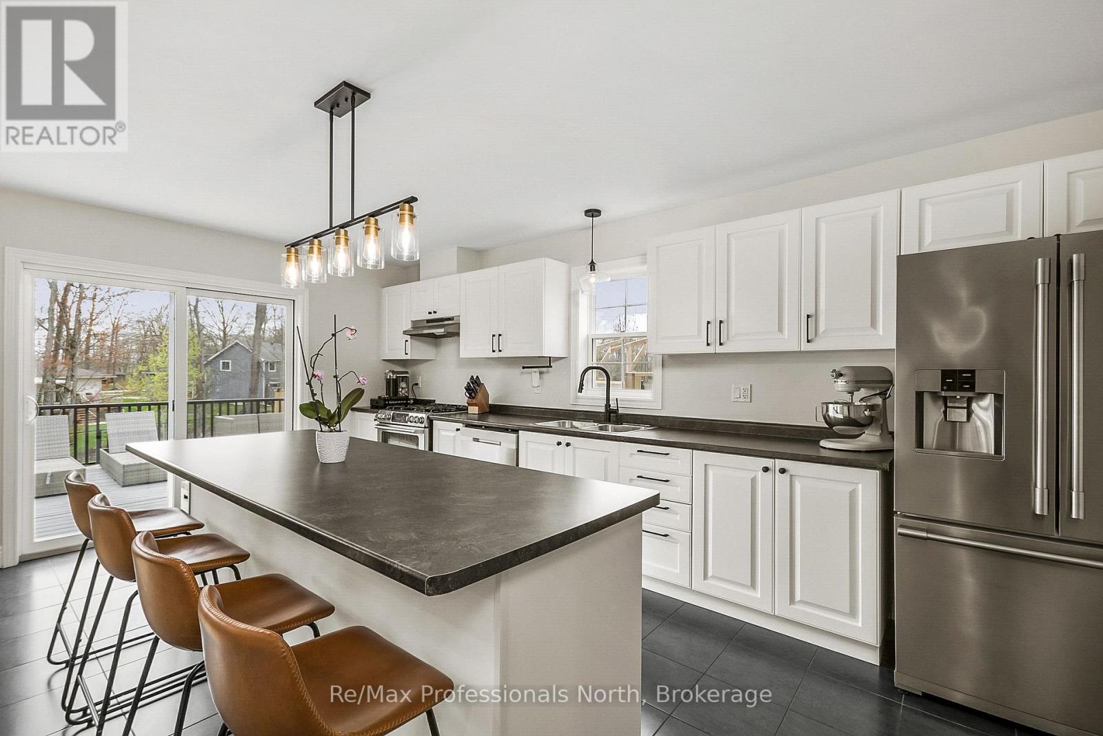 340 Wild Rose Drive, Gravenhurst, Ontario  P1P 0B4 - Photo 8 - X12146653