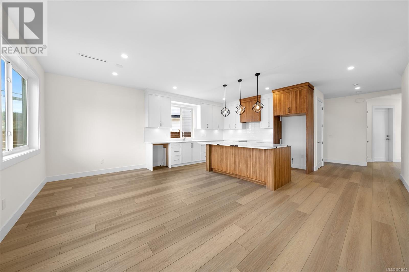 Property at 2307 Swallow Pl image 4