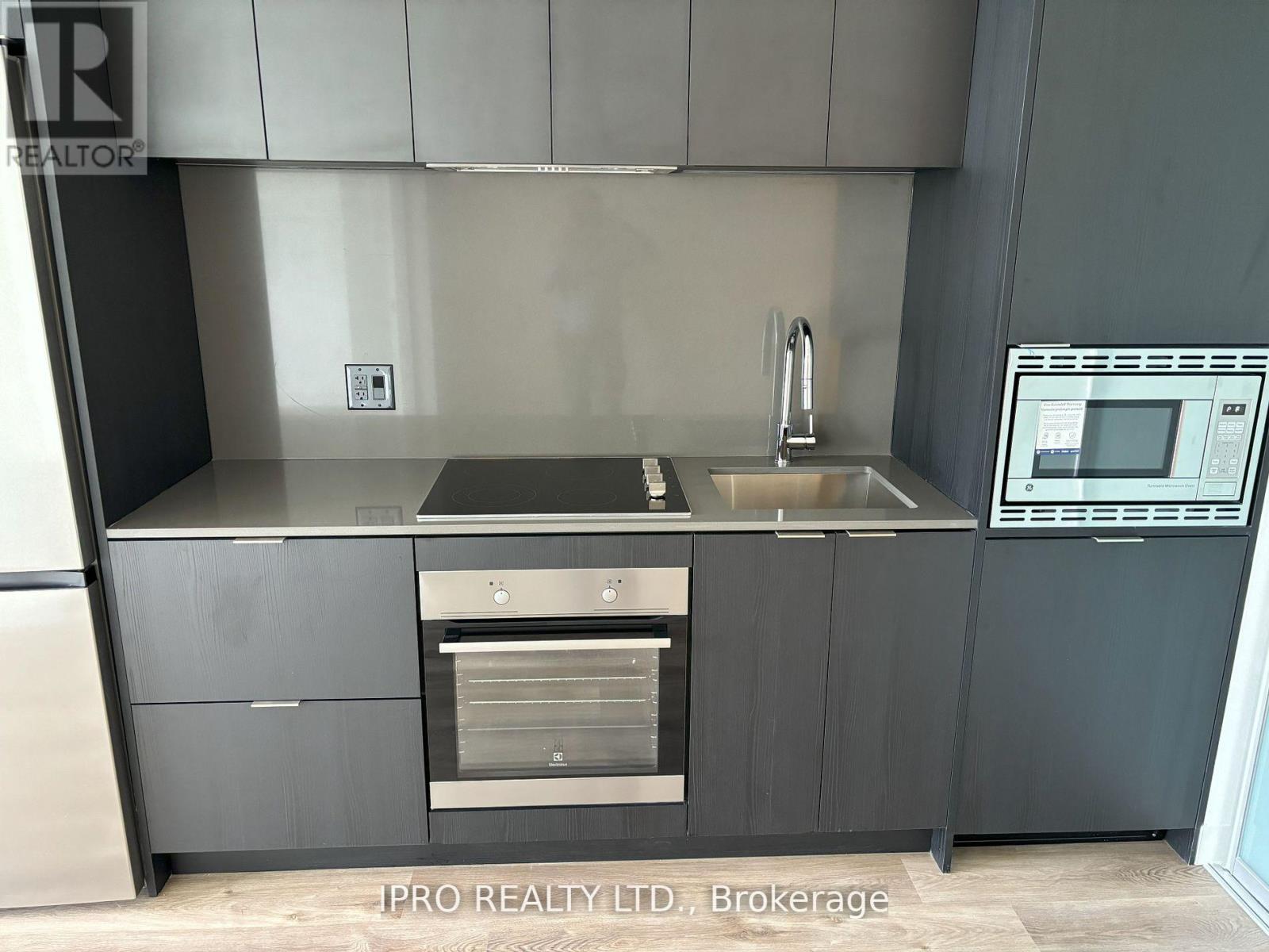 1111 - 86 Dundas Street E, Mississauga, Ontario  L5A 1W4 - Photo 3 - W12170773