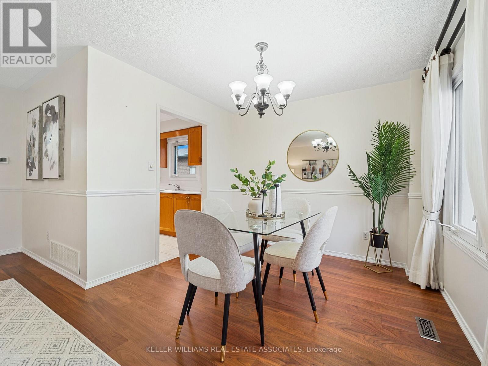 144 Genesee Drive, Oakville, Ontario  L6H 5Y9 - Photo 7 - W12170777