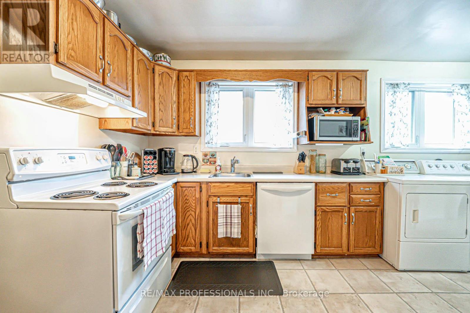 1784 Sandgate Crescent, Mississauga, Ontario  L5J 2E8 - Photo 9 - W12170781