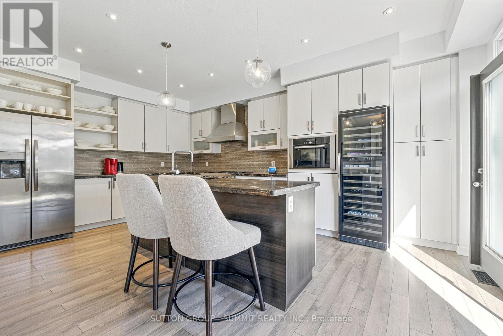 40 Aldgate Avenue, Hamilton, Ontario  L8J 0H9 - Photo 9 - X12170796
