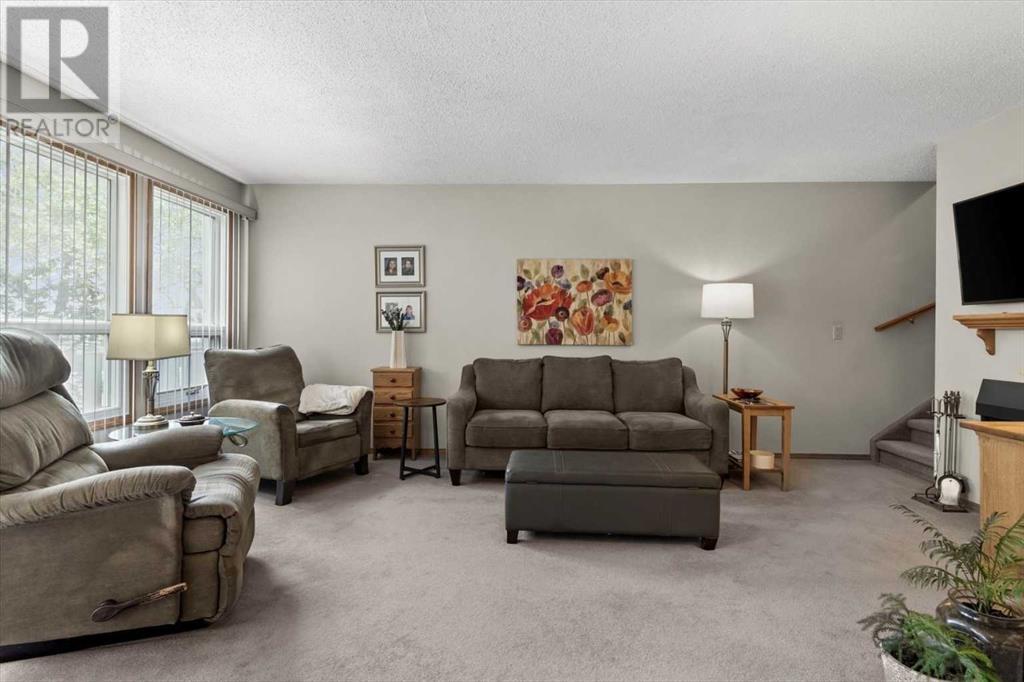 Property at 1404, 544 Blackthorn Road NE image 3