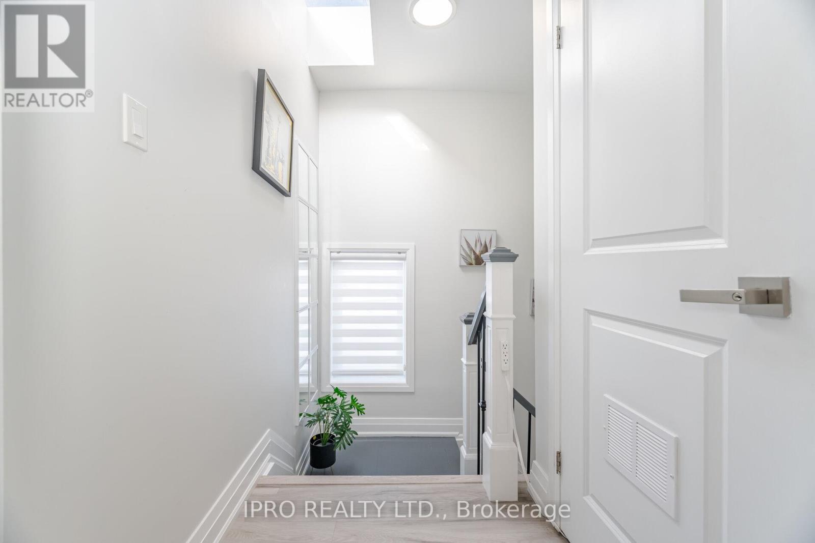 528 Brock Avenue, Toronto, Ontario  M6H 3N3 - Photo 22 - C12167528