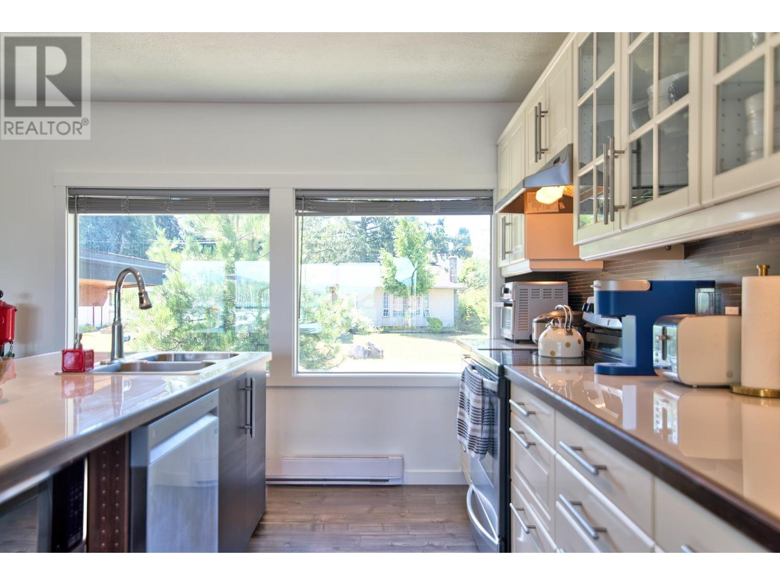 5672 Osprey Street, Sechelt, British Columbia  V0N 3A0 - Photo 13 - R3006664