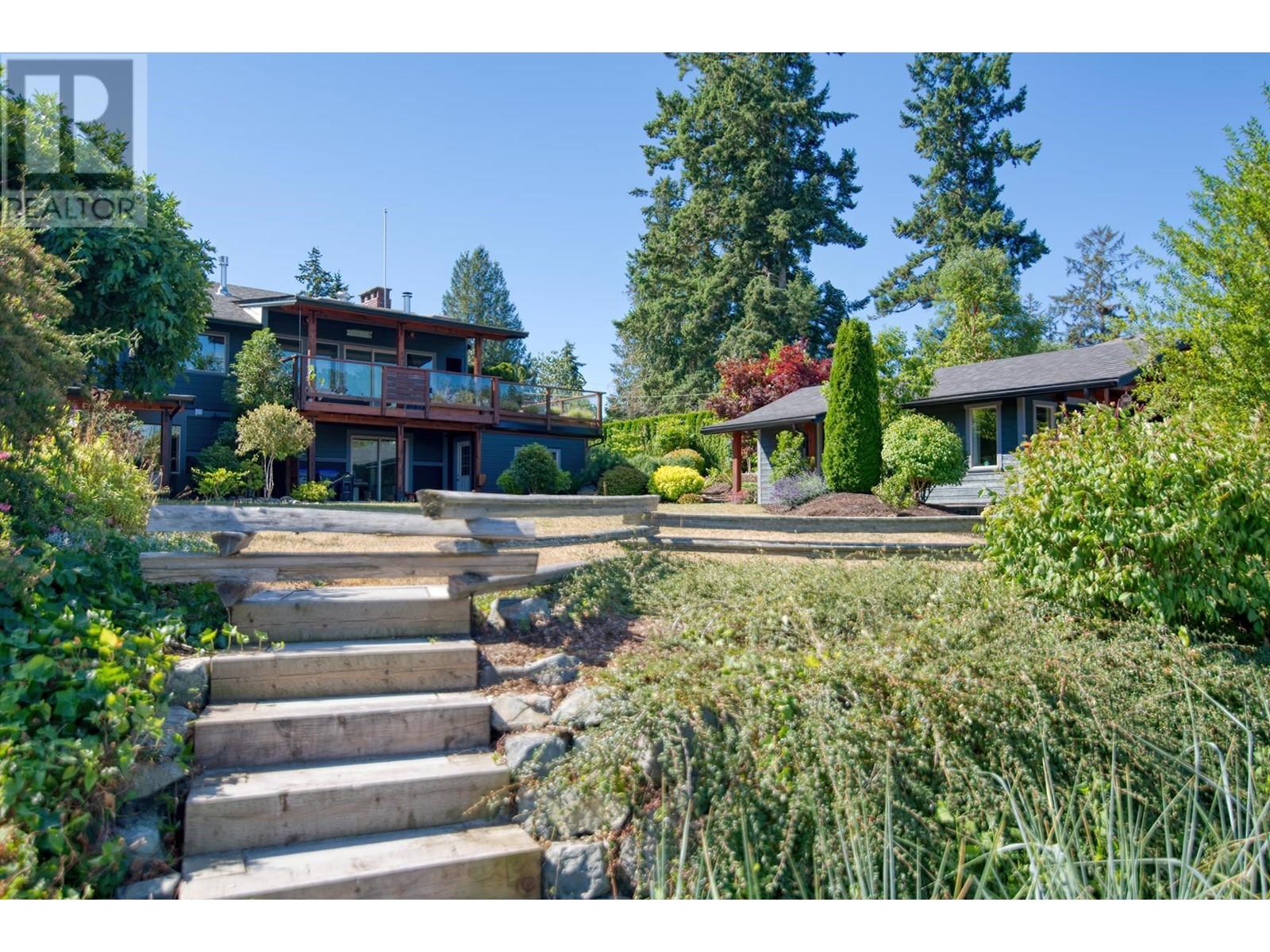 5672 Osprey Street, Sechelt, British Columbia  V0N 3A0 - Photo 2 - R3006664