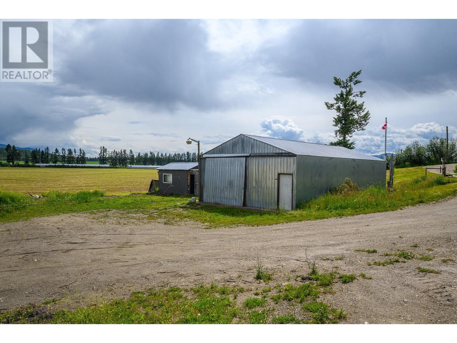 3575 Canyon Road, Spallumcheen, British Columbia  V4Y 0M7 - Photo 6 - 10349228
