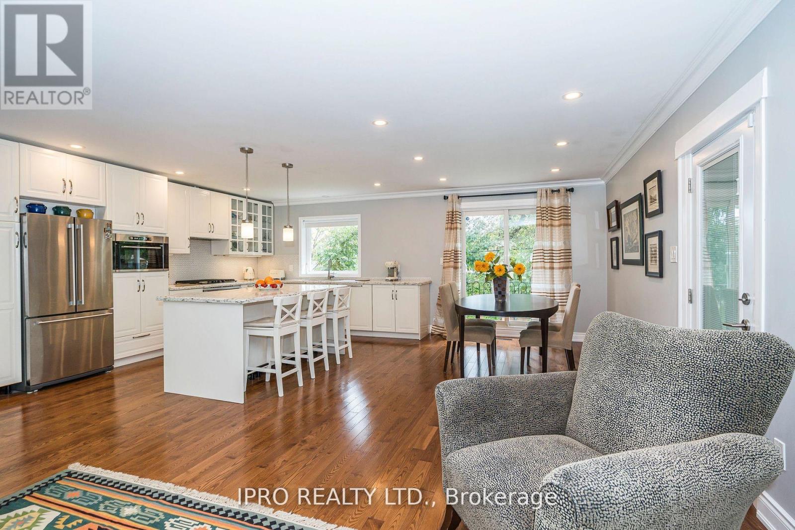 29 Breadner Drive, Toronto, Ontario  M9R 3M3 - Photo 10 - W12086658