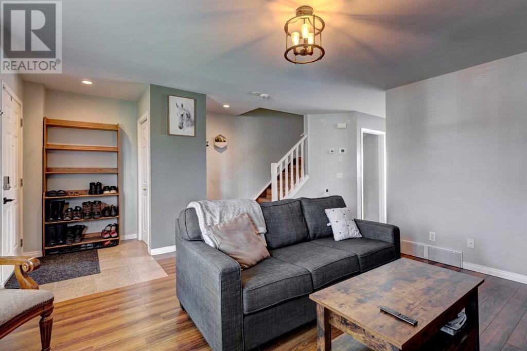 8034 24 Street Se, Calgary, Alberta  T2C 0Z3 - Photo 4 - A2224047