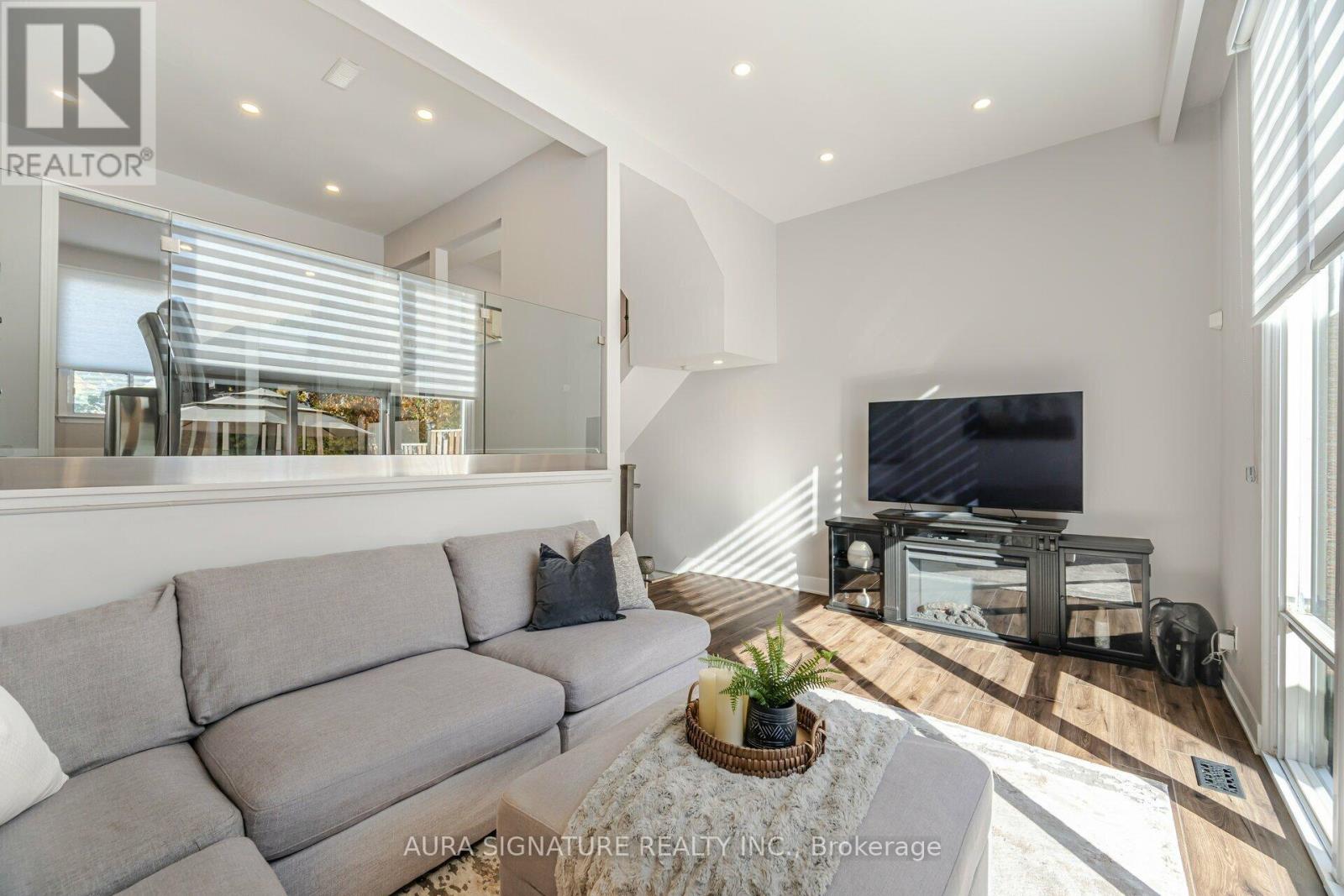 26 - 88 Rainbow Drive, Vaughan, Ontario  L4L 2K5 - Photo 2 - N12161274